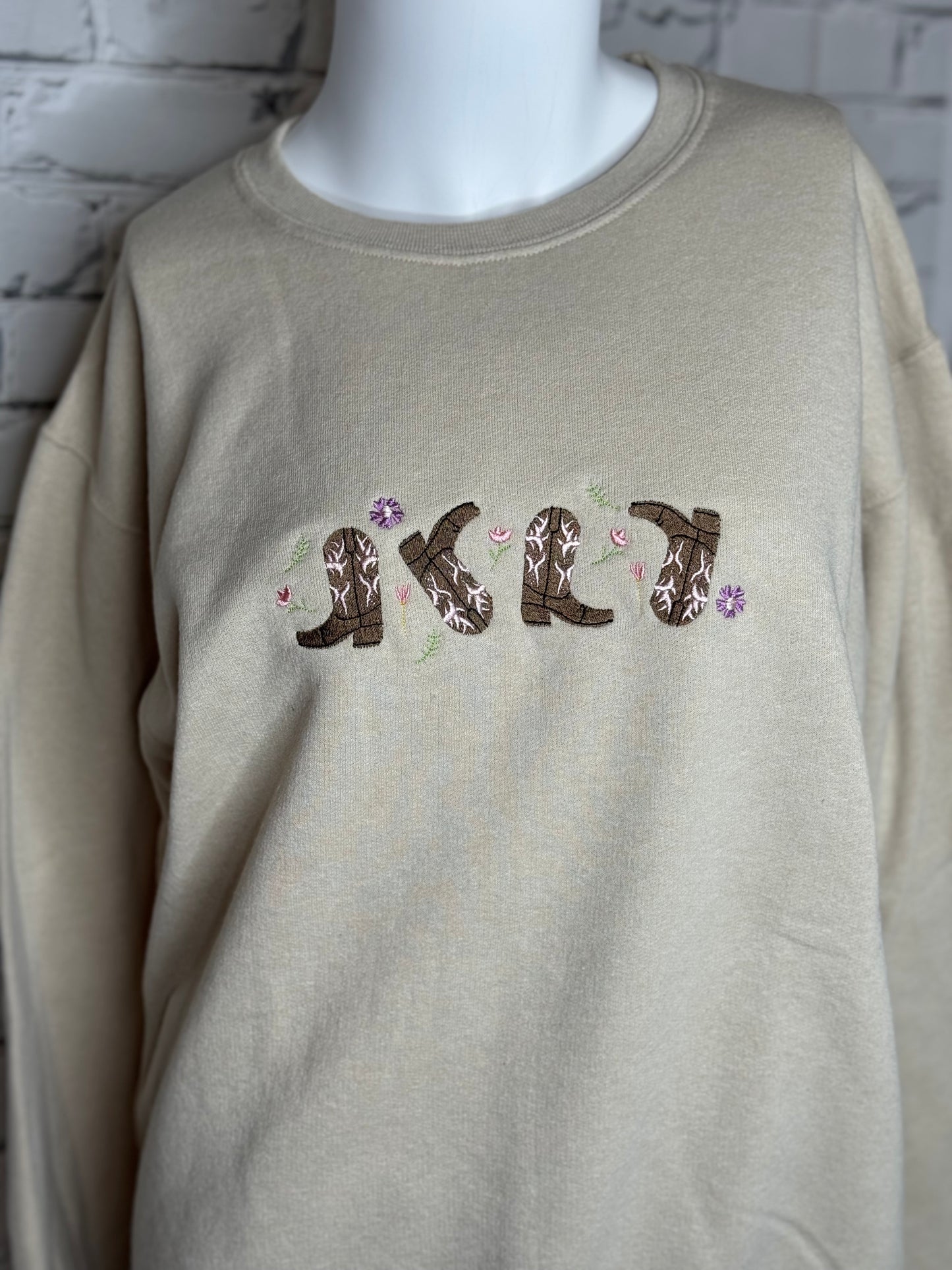 Sand Flowers & Boots Embroidered Crew